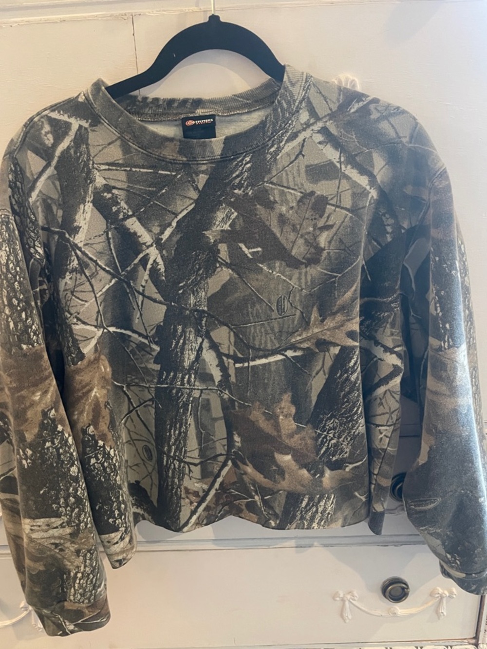 Outfitters ridge cropped  Men's Camouflage Crewneck Sweatshirt - cut edge.
